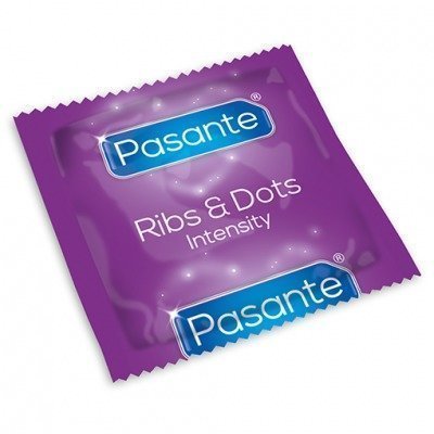 Pasante Ribs & Dots juomutettu ja nystyrällinen kondomi
